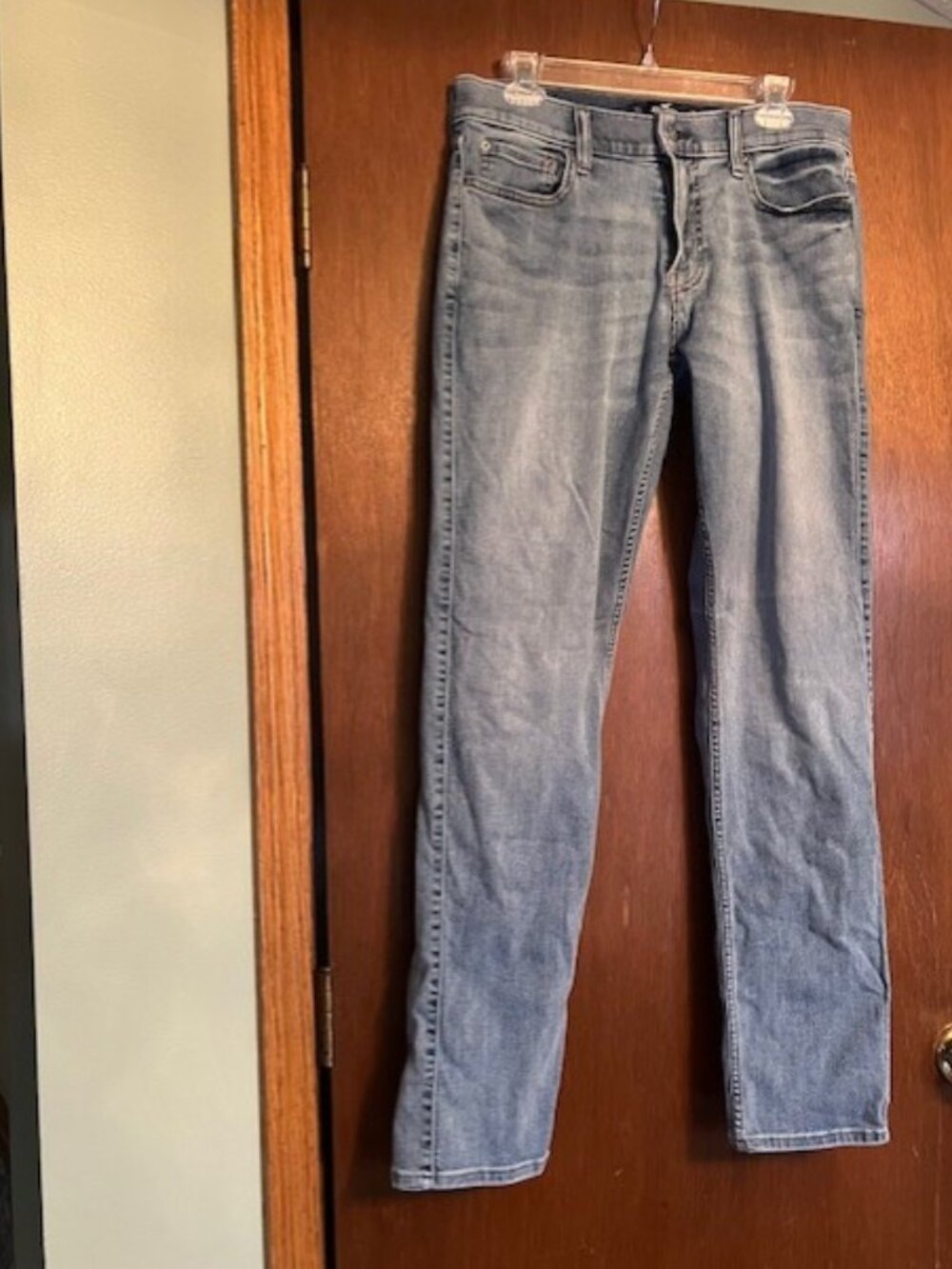 Mens Hollister jeans size 32/34 Slim Straight